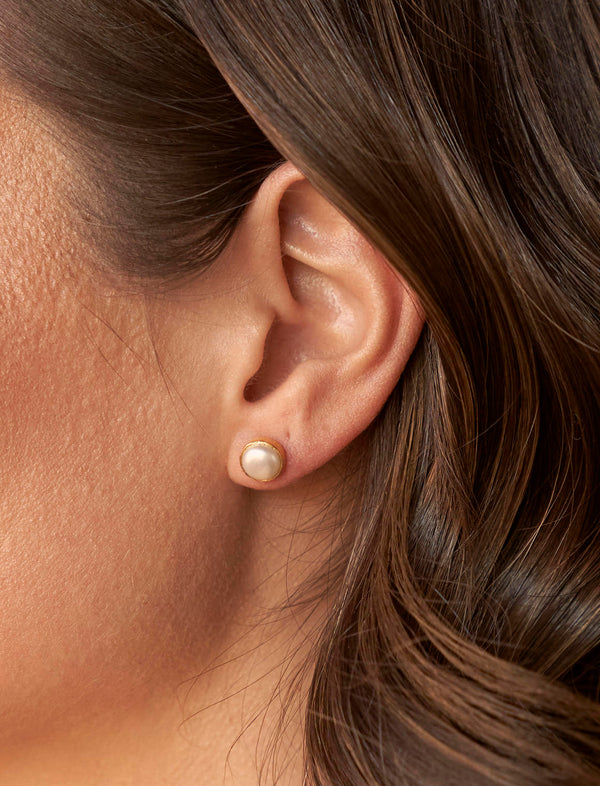 Me Encanta Saffron Gemstone Stud Earrings Gold Pearl