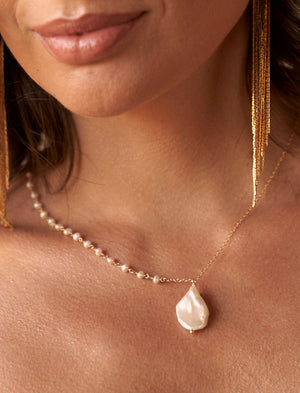 One Dame Lane
Freshwater Pearl Coin Necklace